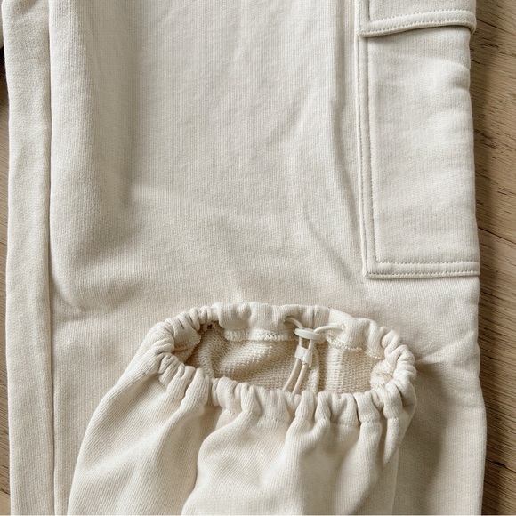 Never Worn Uniqlo Cargo Sweatpants w/ Adjustable Hem, Cream, XS, Oversized/Mega - Picture 3 of 8
